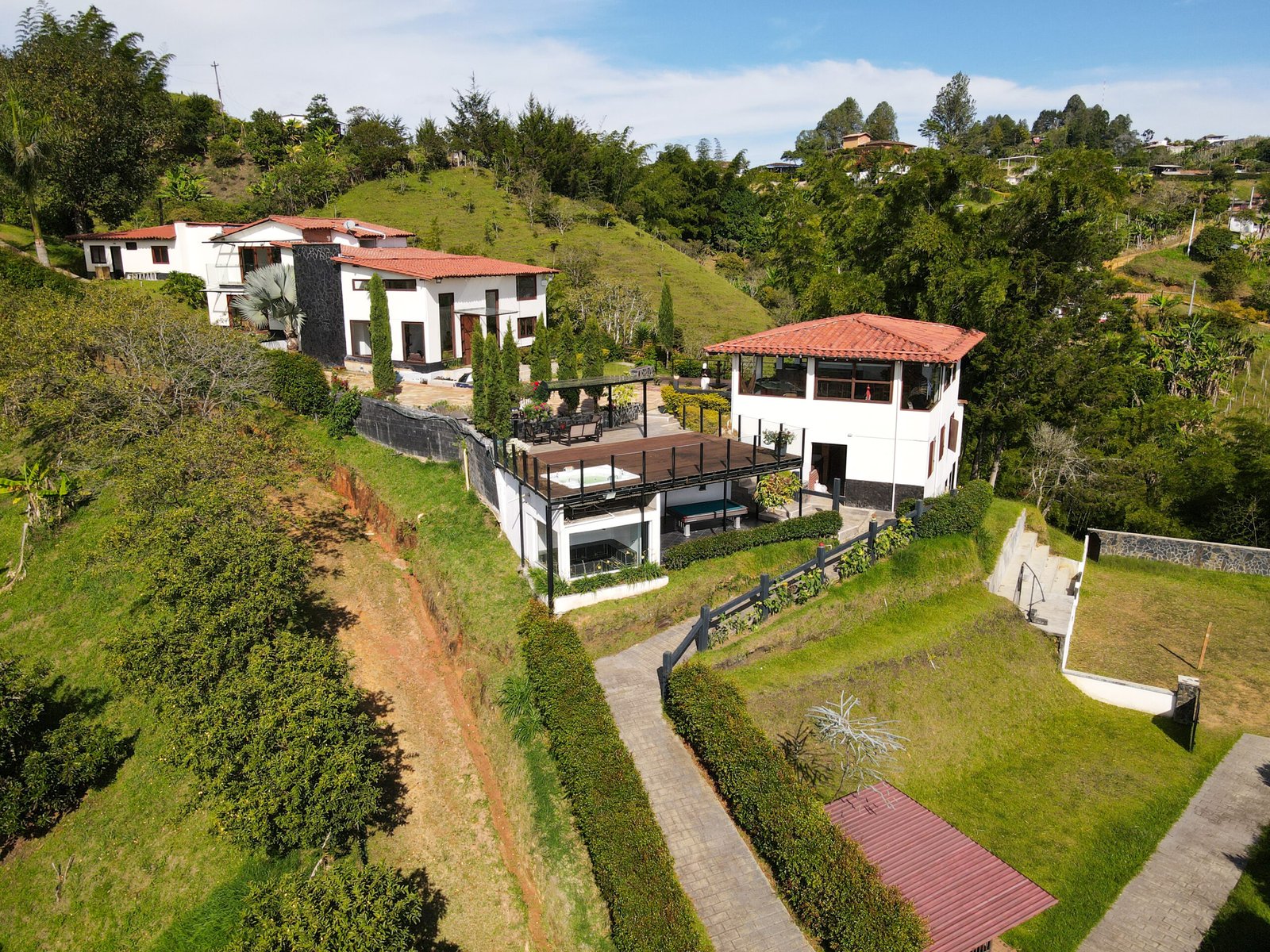 CASA_EN_GUATAPE_COLOMBIA