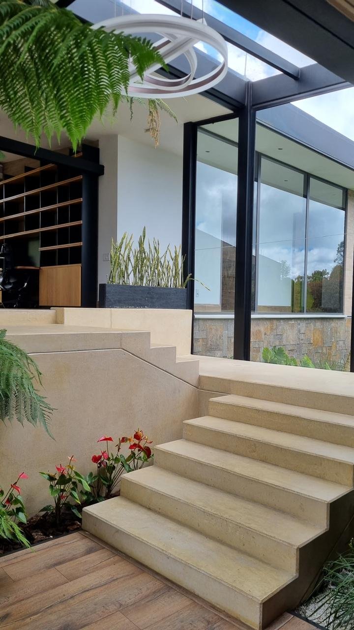 CASA_EN_ALTO_DE_LAS_PALMAS_MEDELLIN