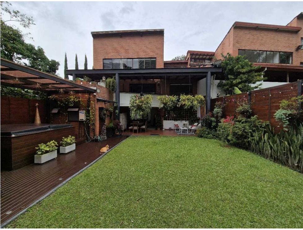 CASA_ESQUINERA_EN_EL_POBLADO_SAN_LUCAS