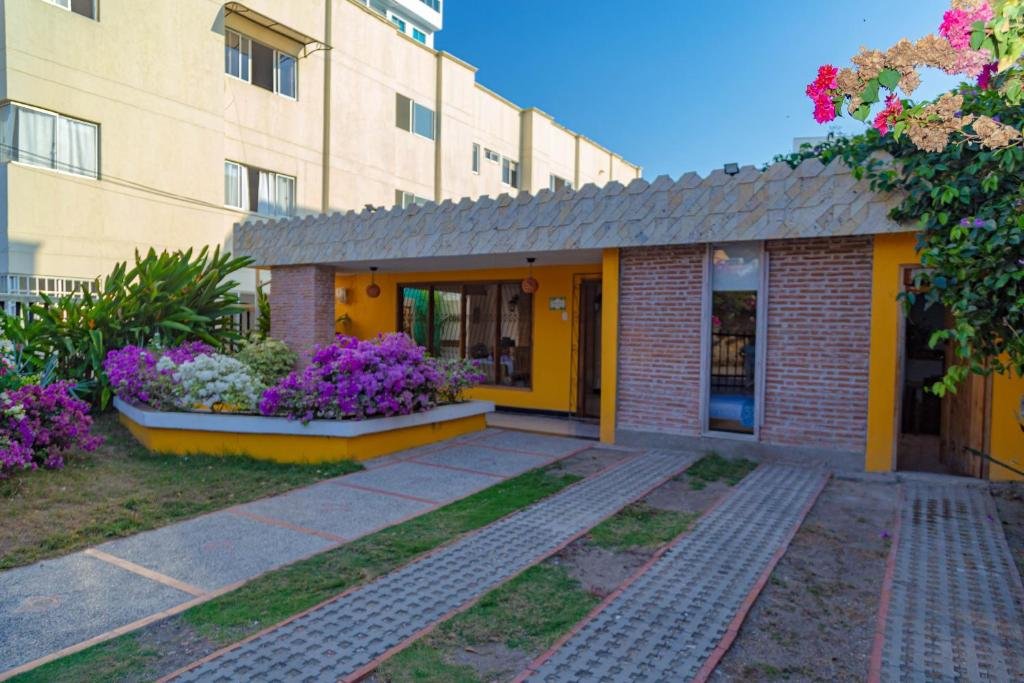 HOTEL_COLONIAL_BEACH_CARTAGENA_COLOMBIA