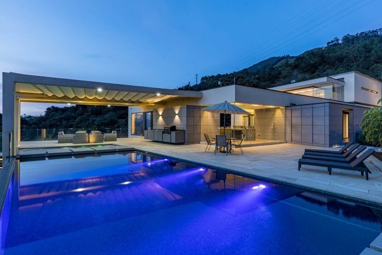 MANSION_EN_EL_POBLADO_LOMA_DE_LOS_BALSOS