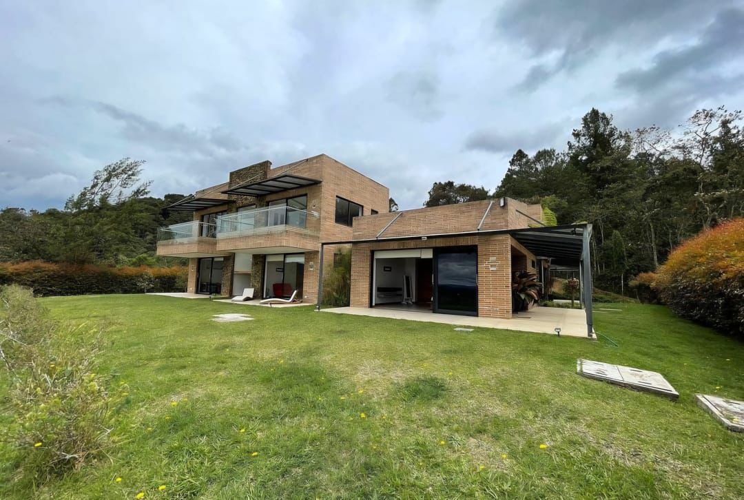 CASA_EN_ALTO_PALMAS_MEDELLIN_COLOMBIA